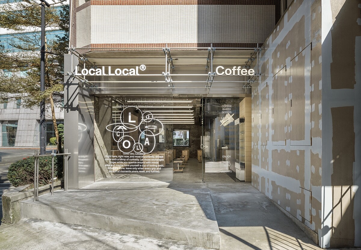 「Local Local 再地咖啡」，其位置座落於新店大坪林站，鄰近則有新店矽谷與新店裕隆城。