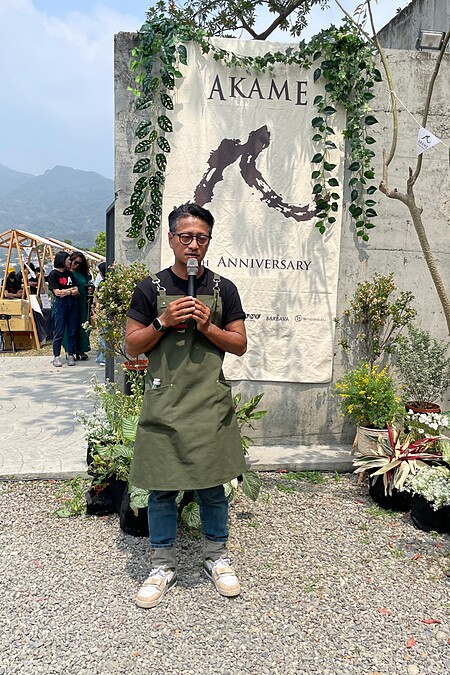 Chef Alex 在現場說明此次週年慶視覺源由。