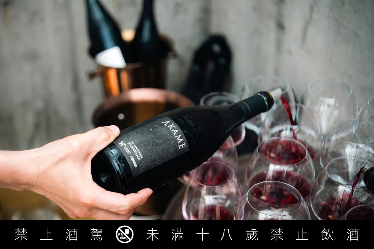 AKAME X WEIGHTSTONE 威石東酒莊合作九週年限定酒「KABAVANE No.9 」。