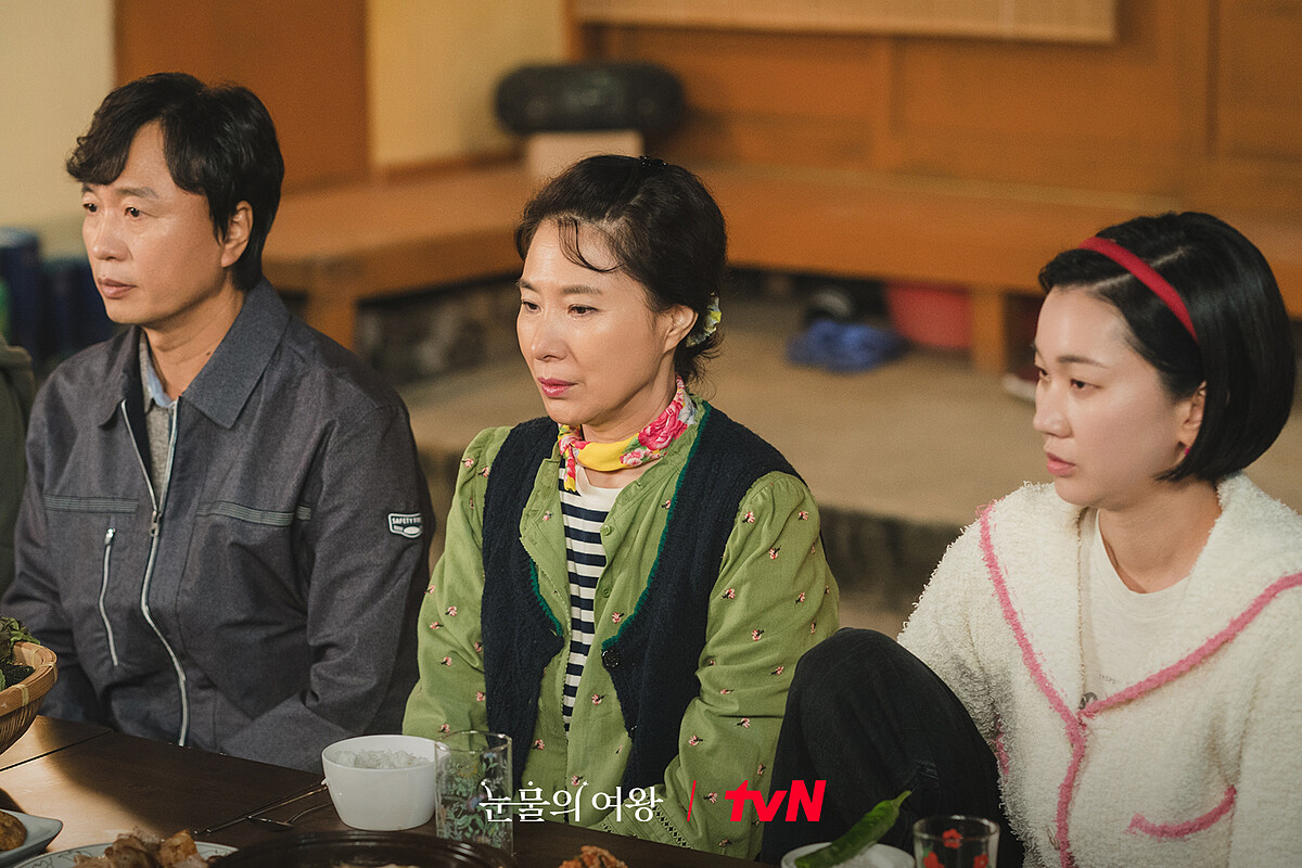 白家人煮了一桌飯菜招待前親家