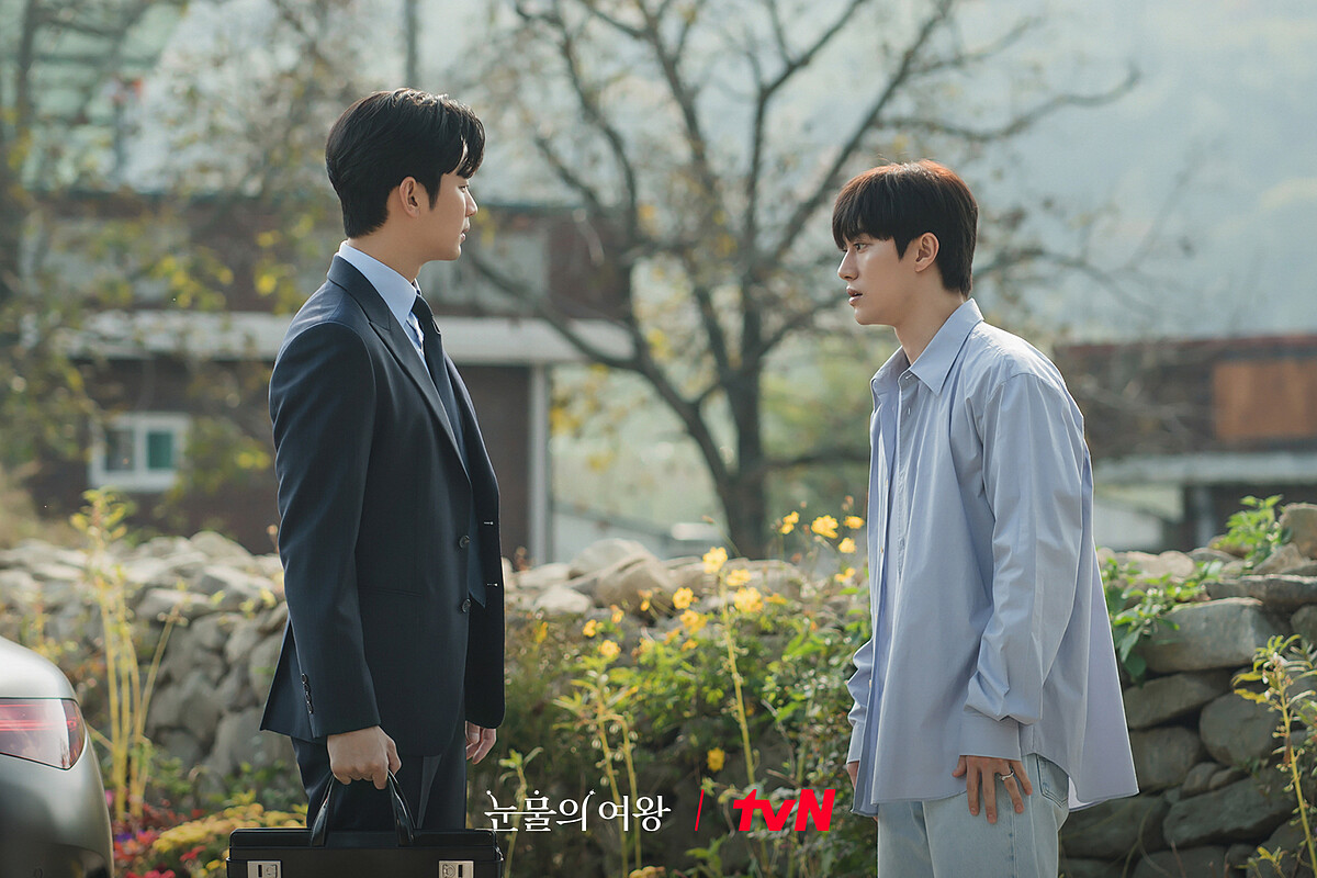 洪秀哲(右)忘了自己闖大禍，只想著千多惠