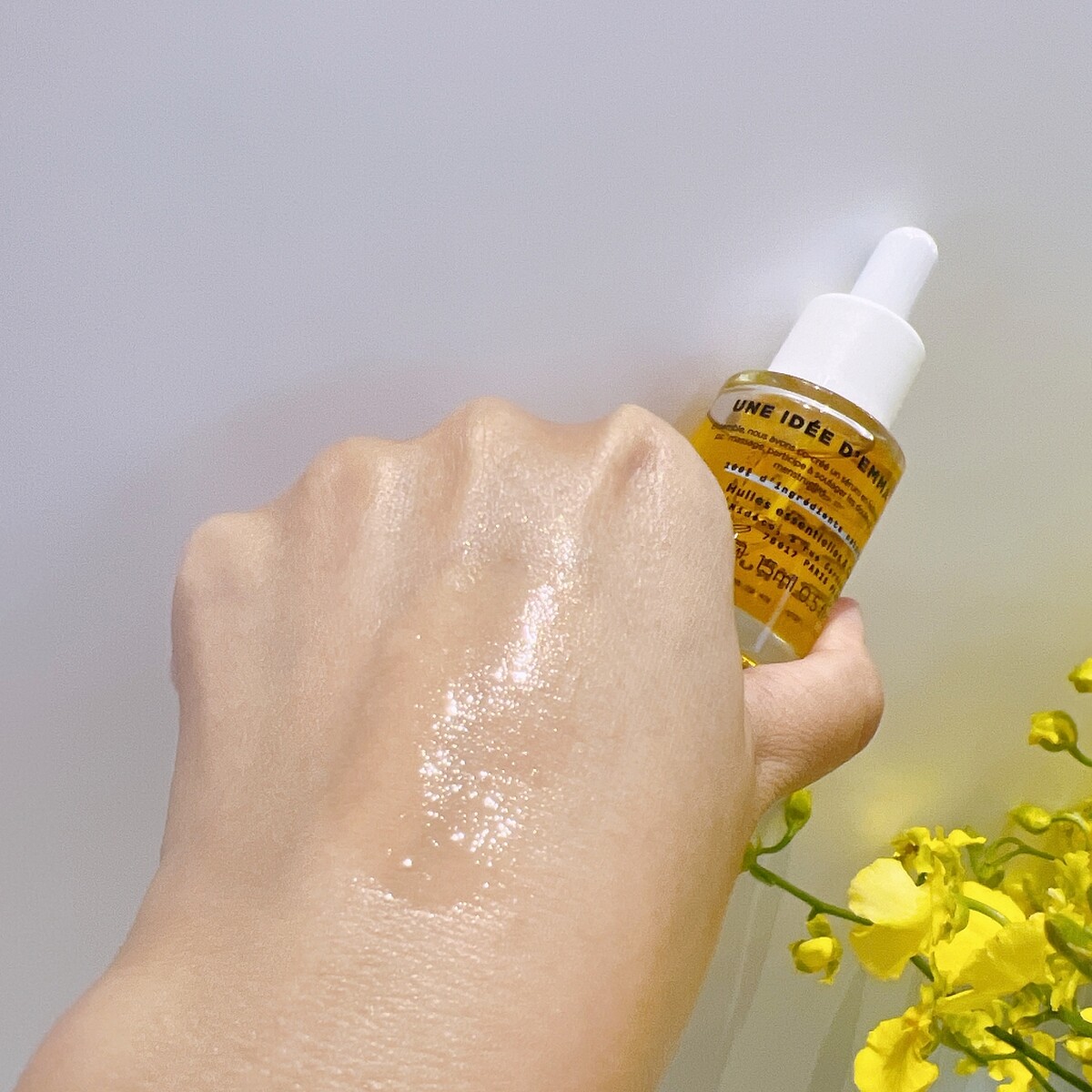 nidéco NOT MY PROBLEM不再皺眉暖宮舒緩油質地。