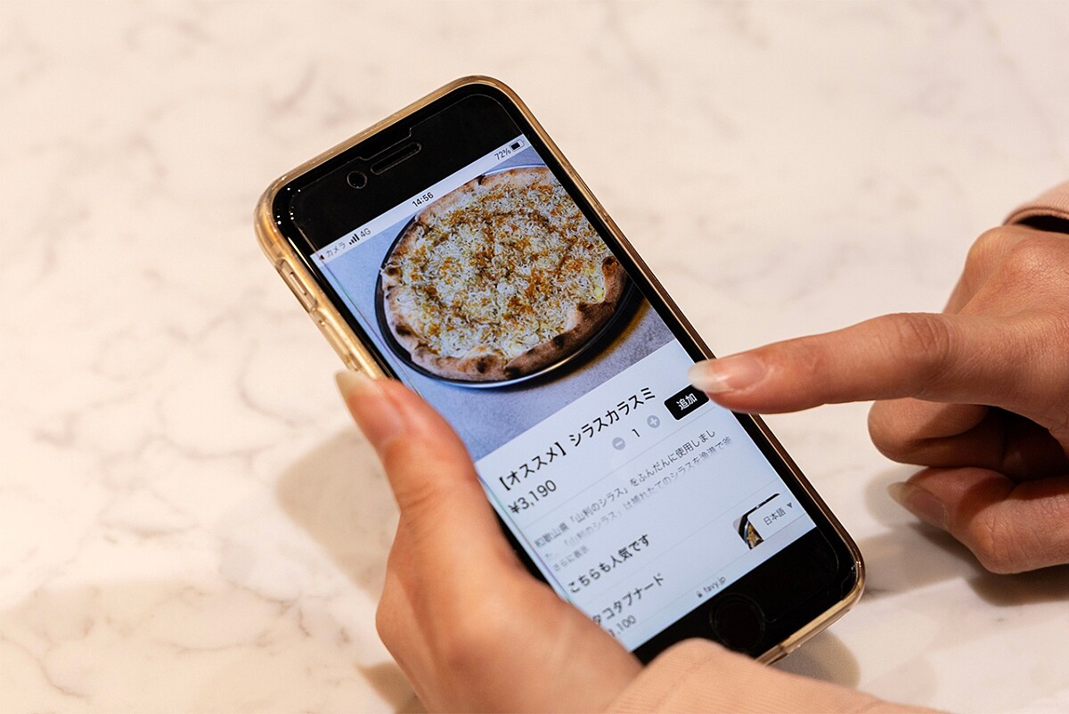 「T–Market」並提供智慧型手機預訂公共餐桌座位、點餐服務。