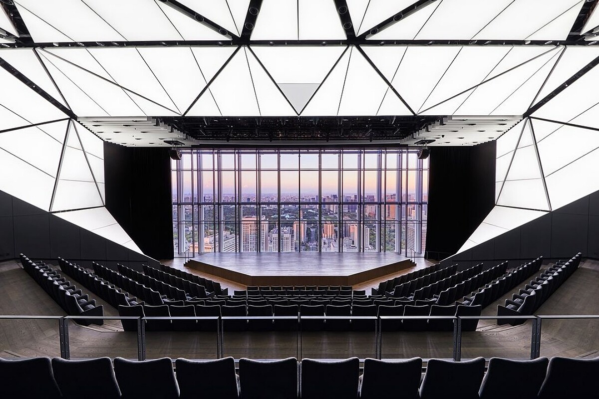 「Tokyo Node」設置有演藝廳、藝廊、泳池、餐廳,還有極具話題的「Tokyo Node Gallery」。