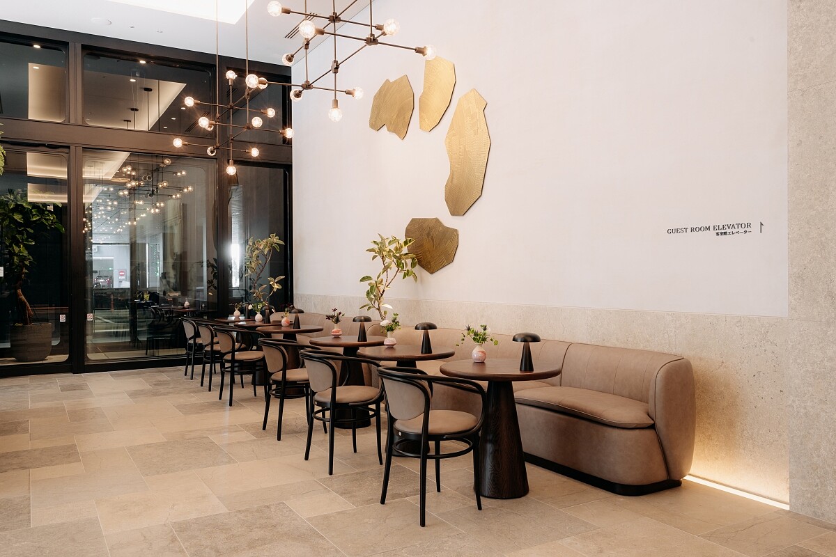 「Le Pristine Cafe」連接多個入口處。