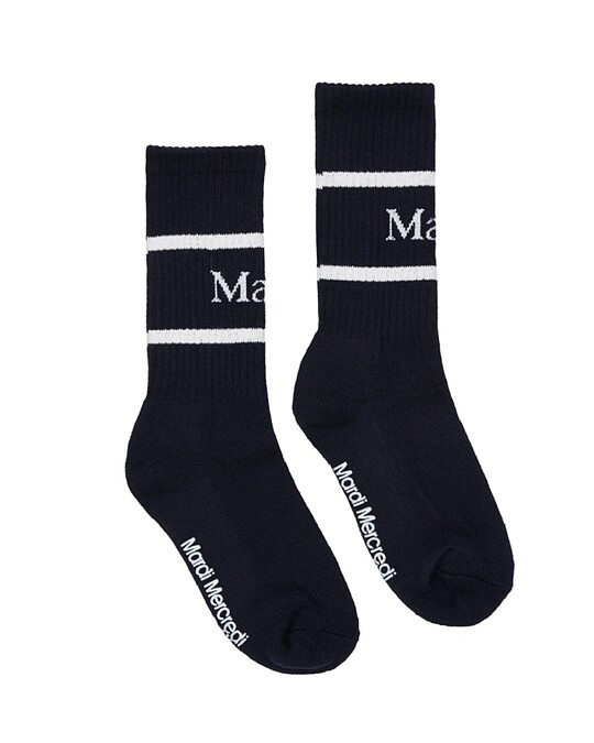 LOGO 中筒襪，NT580。