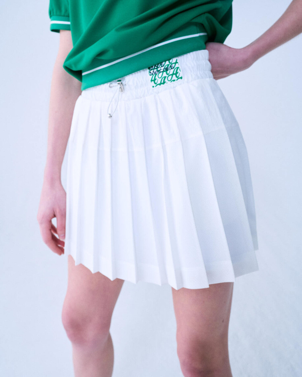 褲頭 LOGO 網布百褶褲裙,NT5,980。