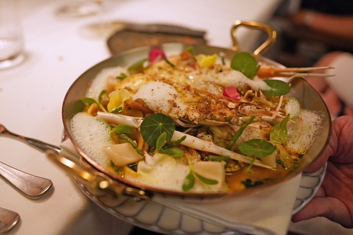 主廚最著名的料理「海鮮貓耳朵」。