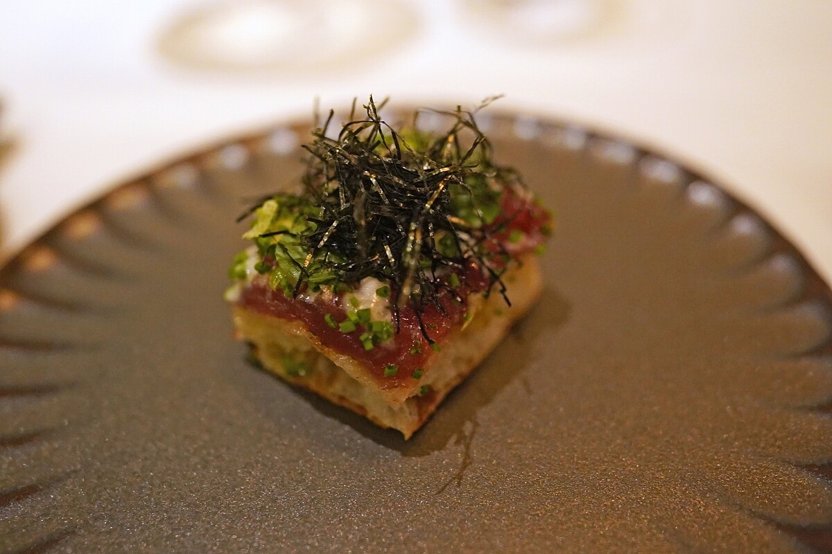 「羅馬式鮪魚披薩」來自日本豐盛的漁獲而來的靈感。