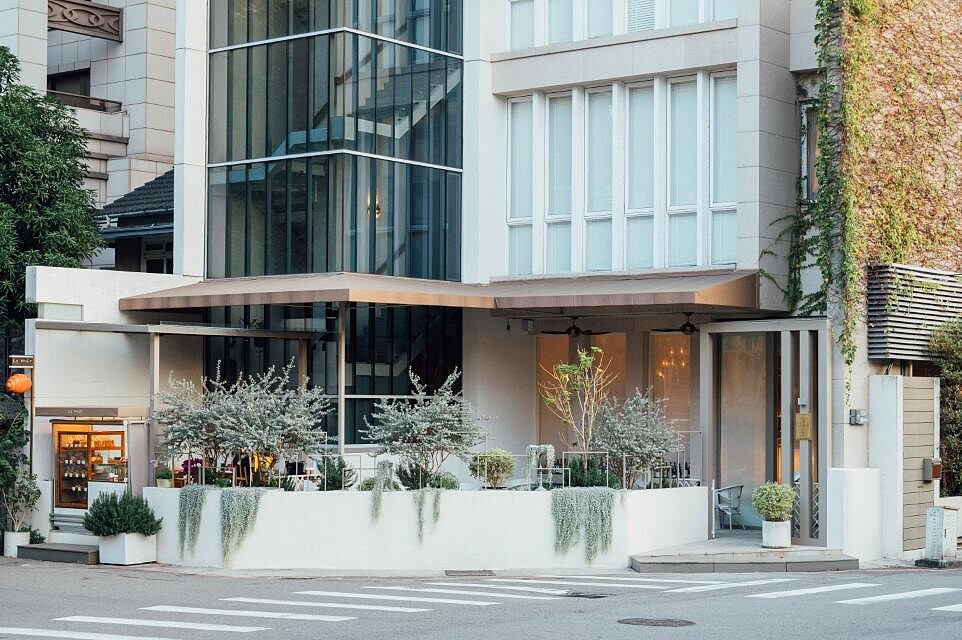 台中「Le C&ocirc;t&eacute; LM 小樂沐」餐廳外觀。