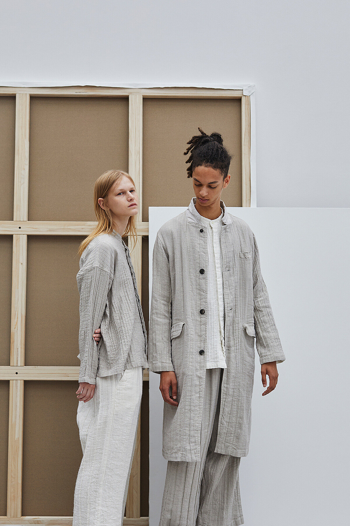 備前波浪S 圓領長袖上衣NT:14,600 備前波浪D 立領長袖大衣NT:22,600 /備前波浪D 寬管褲NT:14,600