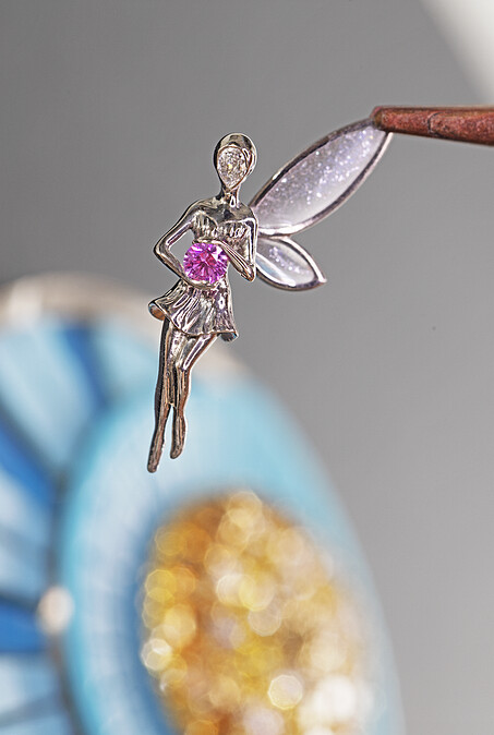 VCA 2024新錶亮點：Lady Arpels Jour Enchant&eacute;e 腕錶工藝圖