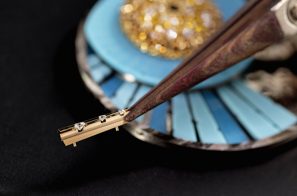 VCA 2024新錶亮點：Lady Arpels Jour Enchant&eacute;e 腕錶工藝圖