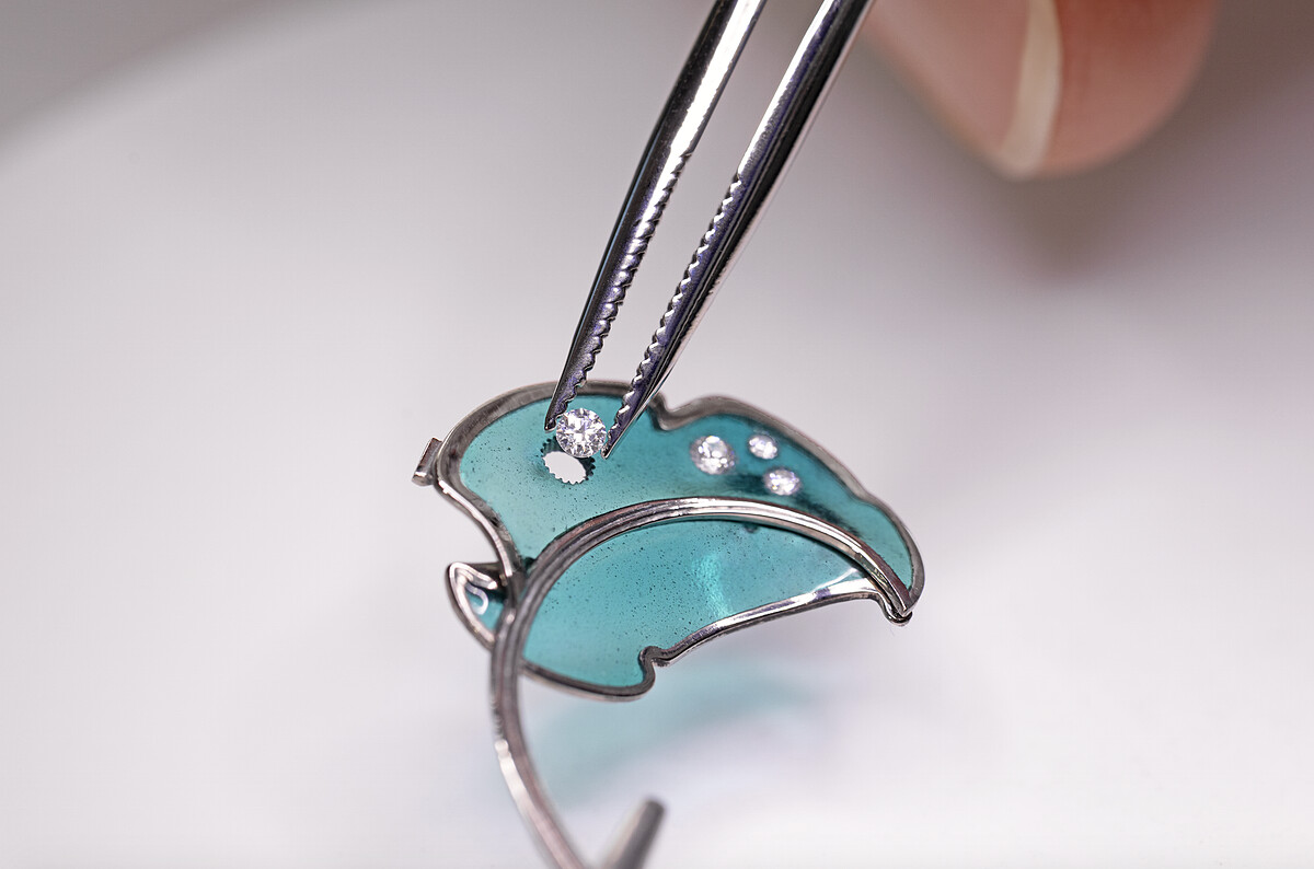 VCA 2024新錶亮點：Lady Arpels Jour Enchant&eacute;e 腕錶工藝圖