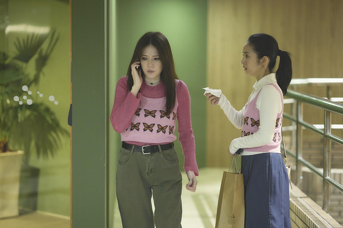 《不夠善良的我們》由兩位女主角林依晨(右)、許瑋甯(左)撞衫事件展開。