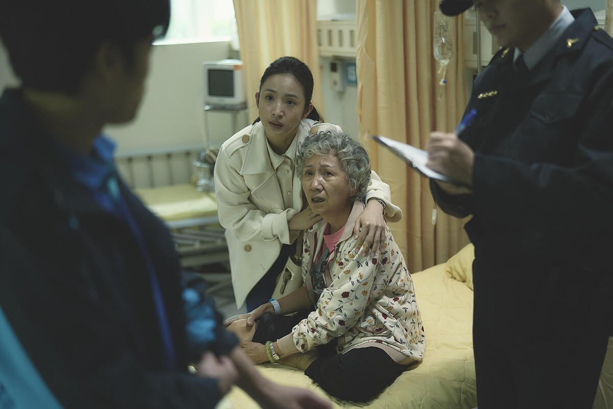 陸弈靜在《不夠善良的我們》中，聯合林依晨打擊不得長輩緣的許瑋甯。