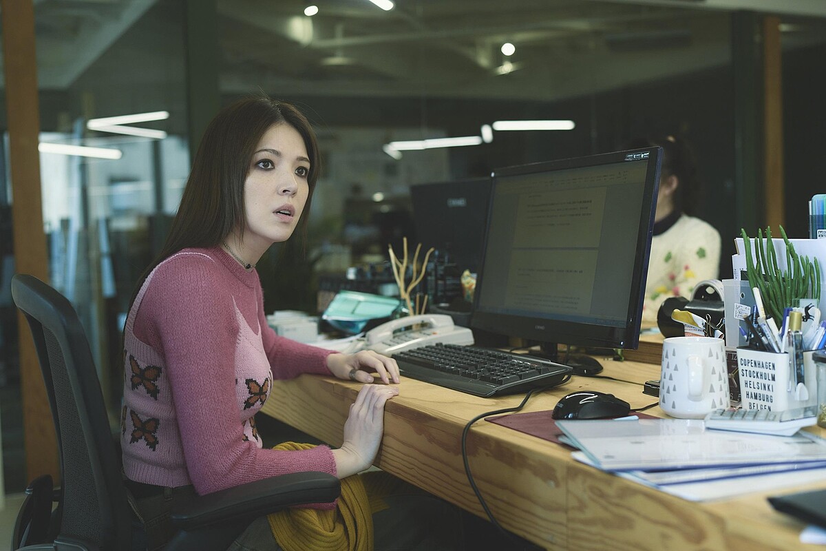 《不夠善良的我們》許瑋甯飾演的Rebecca當年總是畫著煙燻妝來武裝自卑。