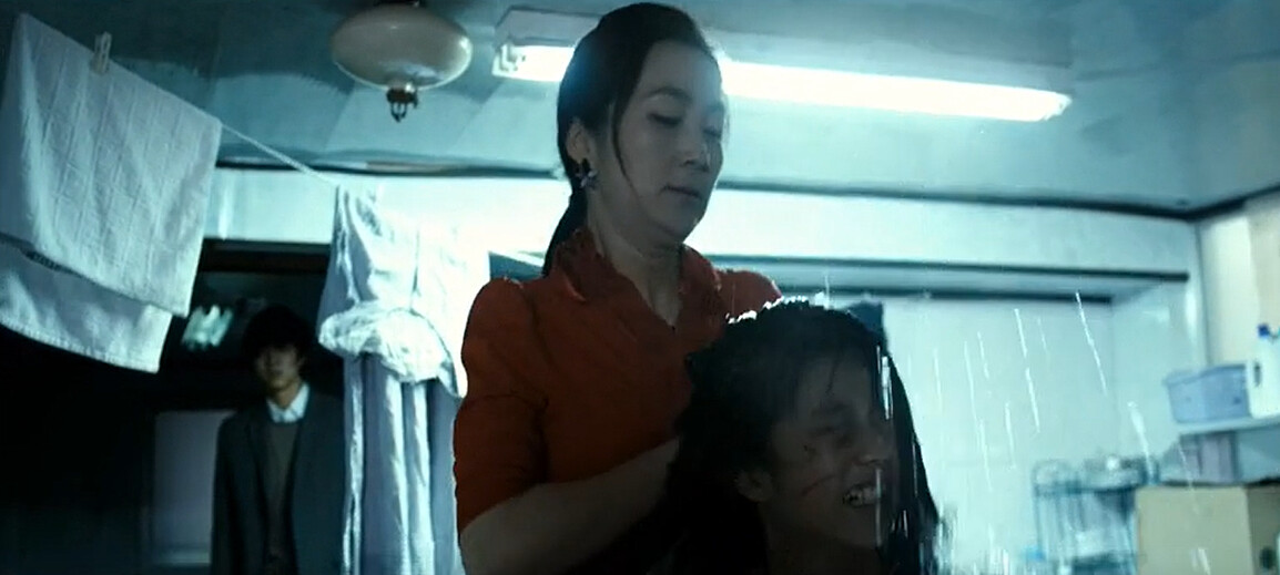 金姝怜在《熔爐》裡飾演虐待學生的舍監