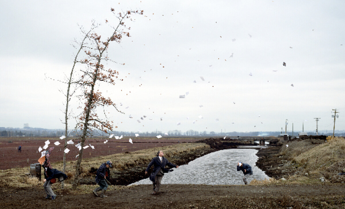 Jeff Wall 傑夫.沃爾 A Sudden Gust of Wind (after Hokusai) 突如其來的一陣風(借鑒鑑葛飾北齋) 1993 Jeff Wall A Sudden Gust of Wind (after Hokusai) 1993 Courtesy of the artist