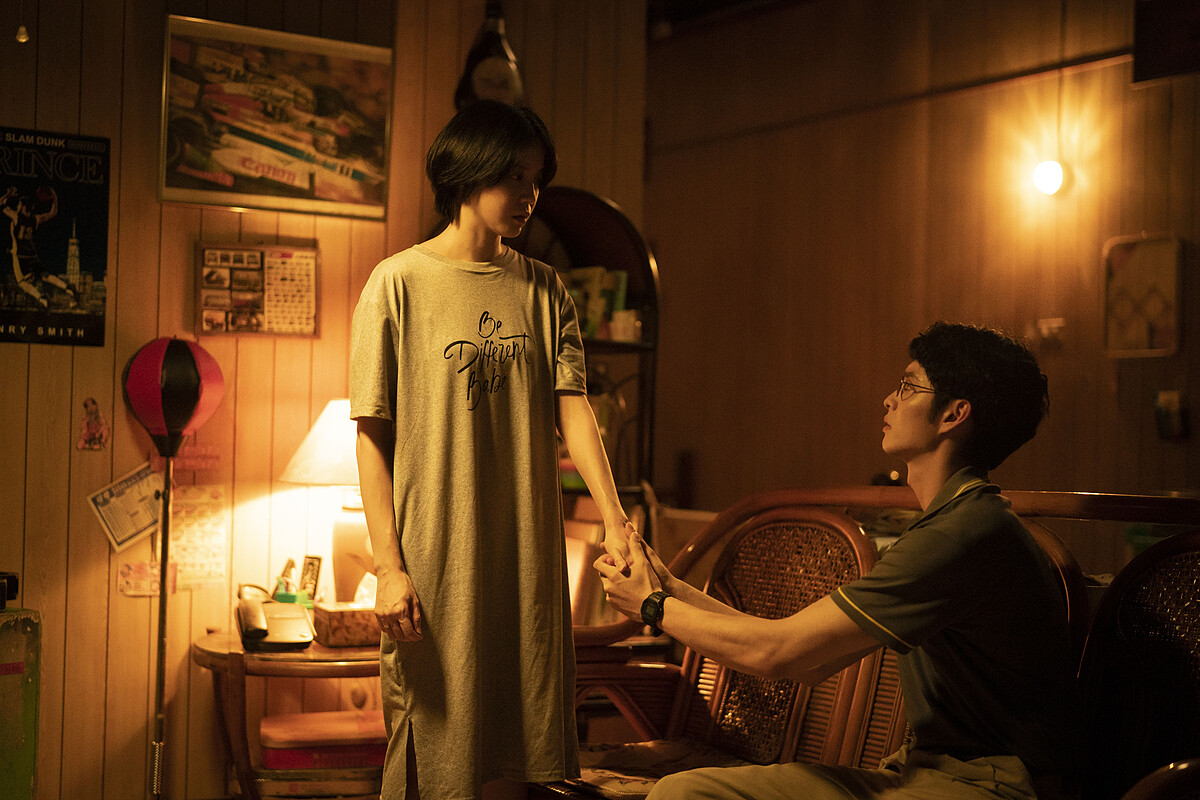 曹佑寧(左)與程予希(右)在劇中爆發口角，曹佑寧事後請求原諒。(圖／華視、LINE TV提供)