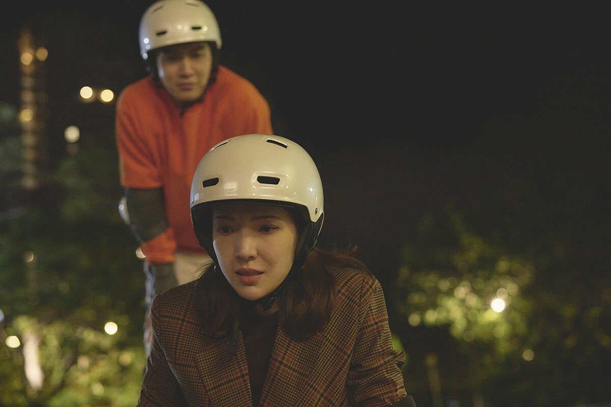 Rebacca想追逐成功與自由，但所有的痛苦卻也必須一人承擔。