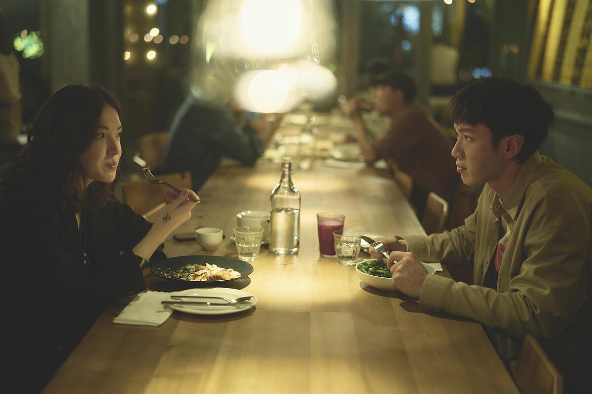 作為Rebacca的知心好友，于向立常陪同吃飯、提供意見。