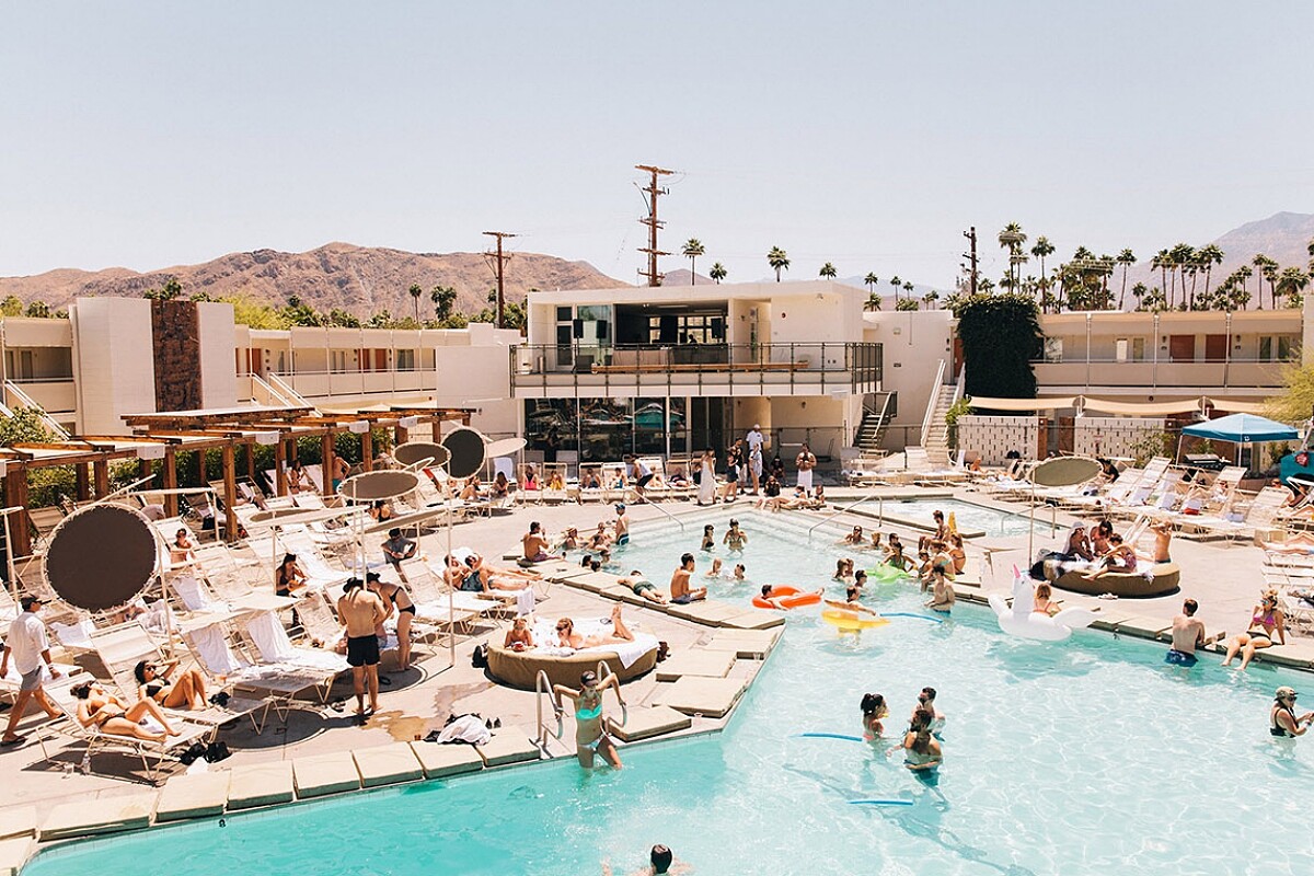 「 Ace Hotel & Swim Club Palm Springs」。