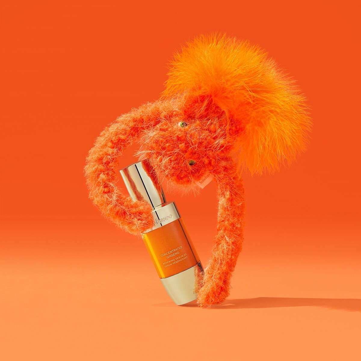 雪花秀2024百貨母親節檔期首五日從韓國空運來台，超Q必排限定「雪花夢鑰匙圈」。