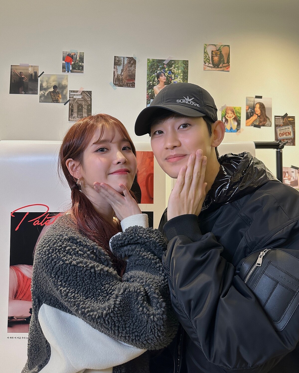 金秀賢在IG曬與演唱會後台的IU合照