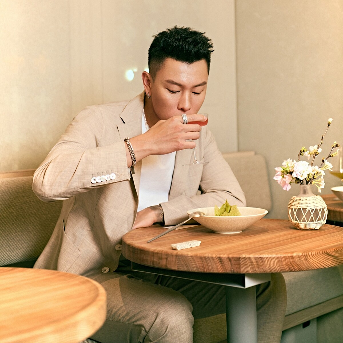 COCOCHI品牌好友瘦子E.SO搶先品嚐COCOCHI TEA HOUSE」抗糖茶點。