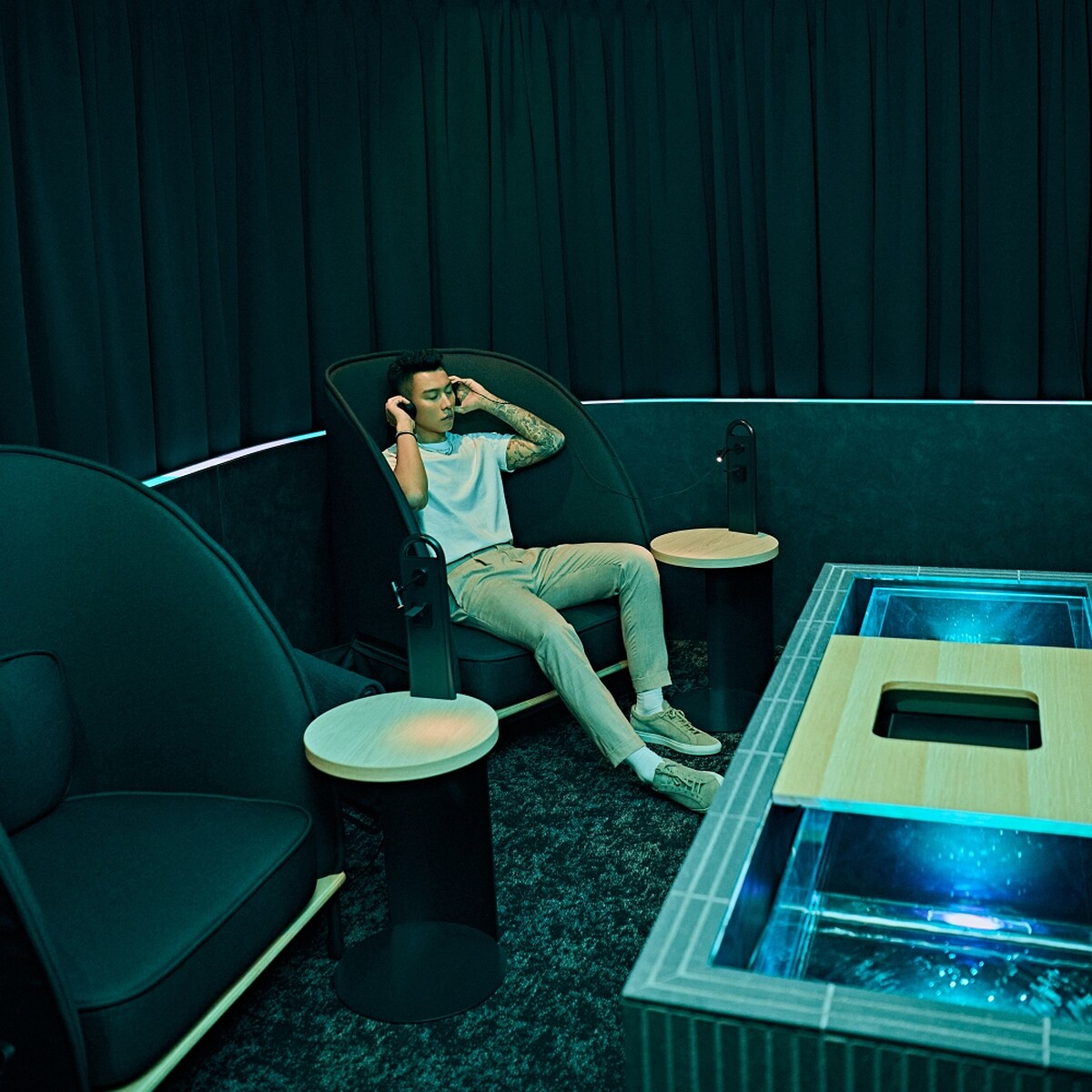 COCOCHI品牌好友瘦子E.SO沉浸式體驗「COCOCHI LOUNGE」,享受喧鬧中的悠閒時光。