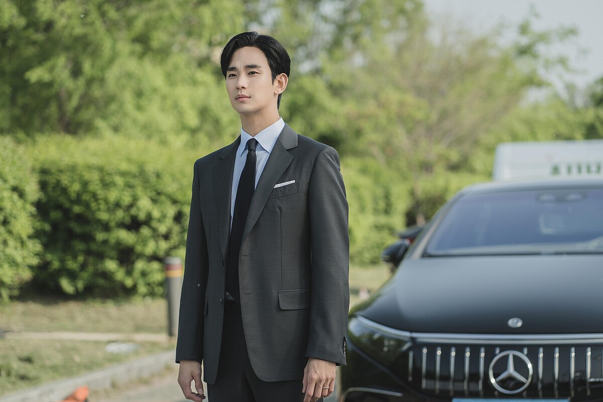 劇中接連亮相兩台男主角白賢佑的 Mercedes-Benz 賓士 AMG 高性能電動車 。