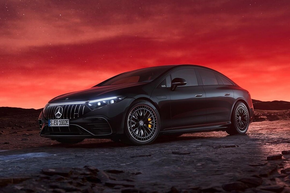 AMG EQS 53 4MATIC+ 外型有顯眼的直瀑式水箱護罩。