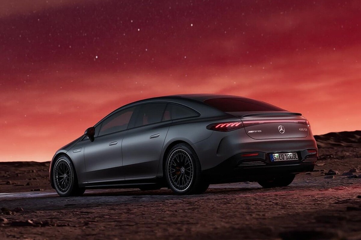 電動馬達可產生高達 658hp 馬力，最大扭力達到 950 Nm。