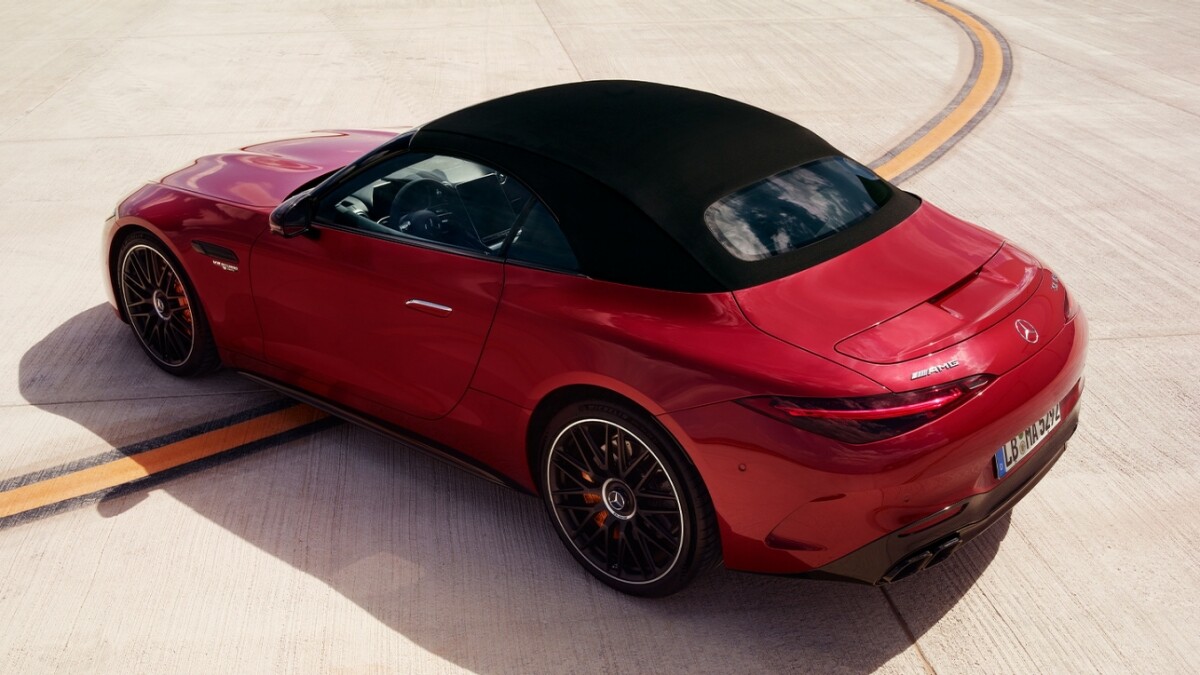 賓士美學典範「AMG SL 63 4MATIC+」敞篷跑車。