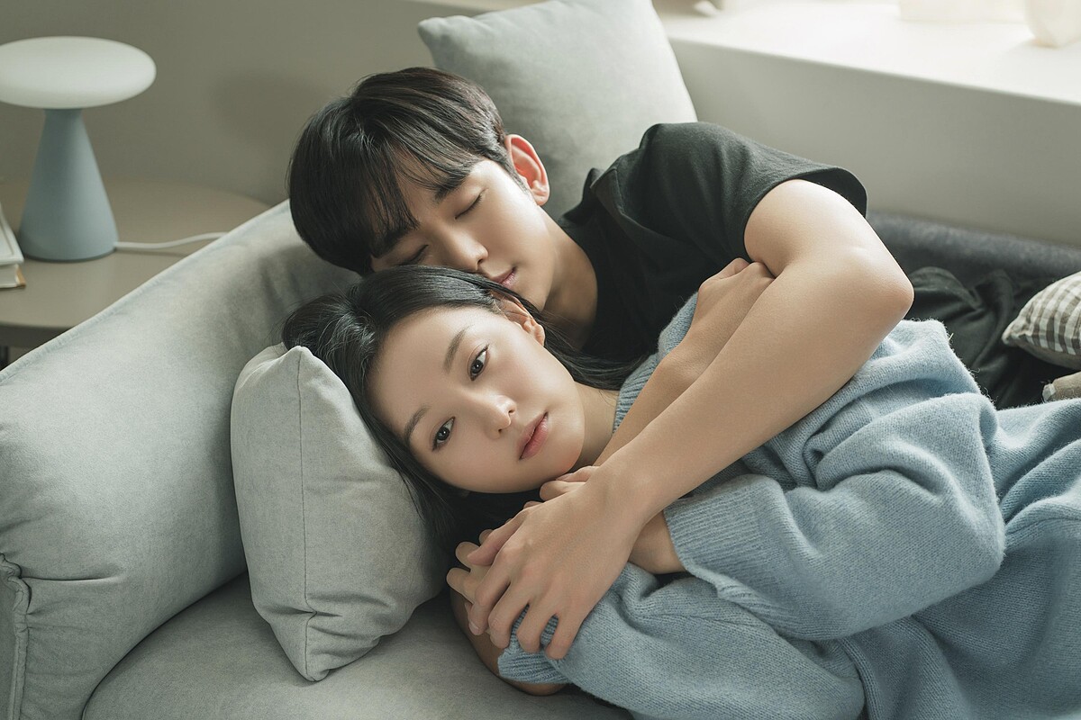 賢祐與海仁這對最新的超人氣韓劇CP。