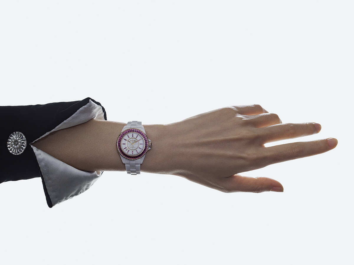 J12 粉紅腕錶_穿戴圖