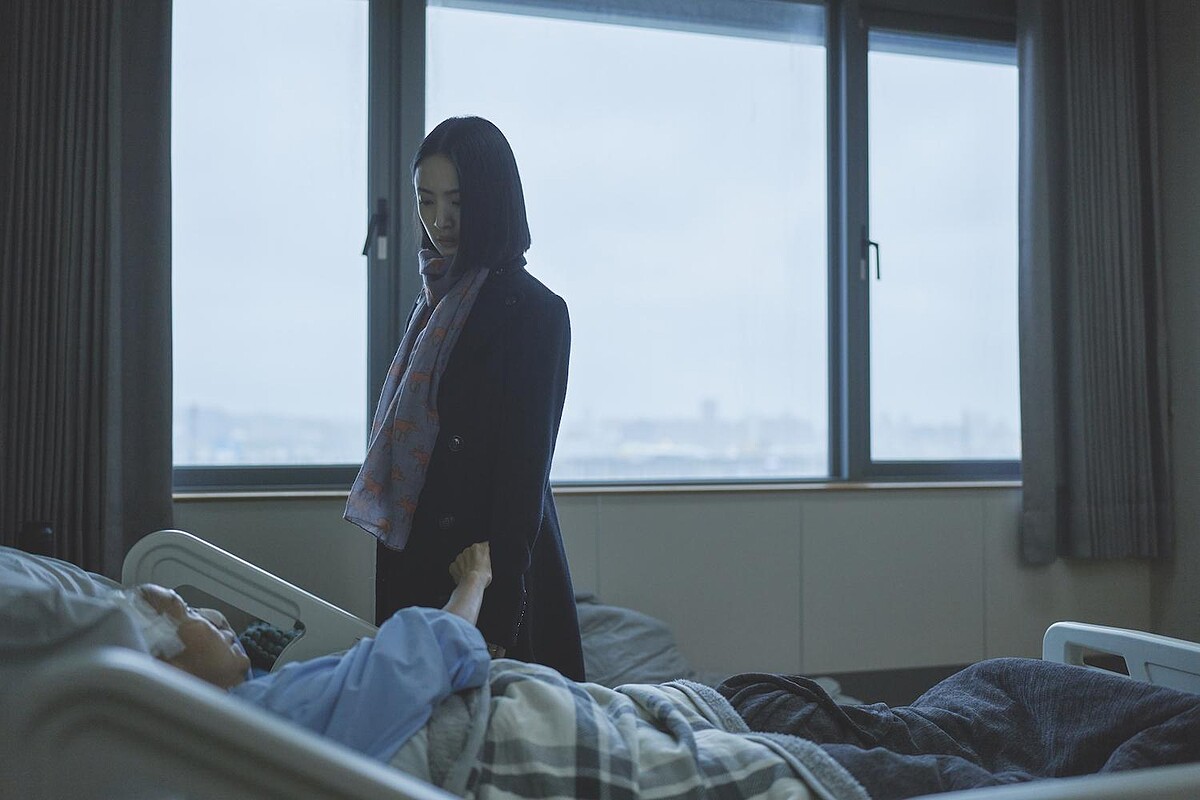 《不夠善良的我們》劇中，林依晨拒絕婆婆陸羿靜哀求。