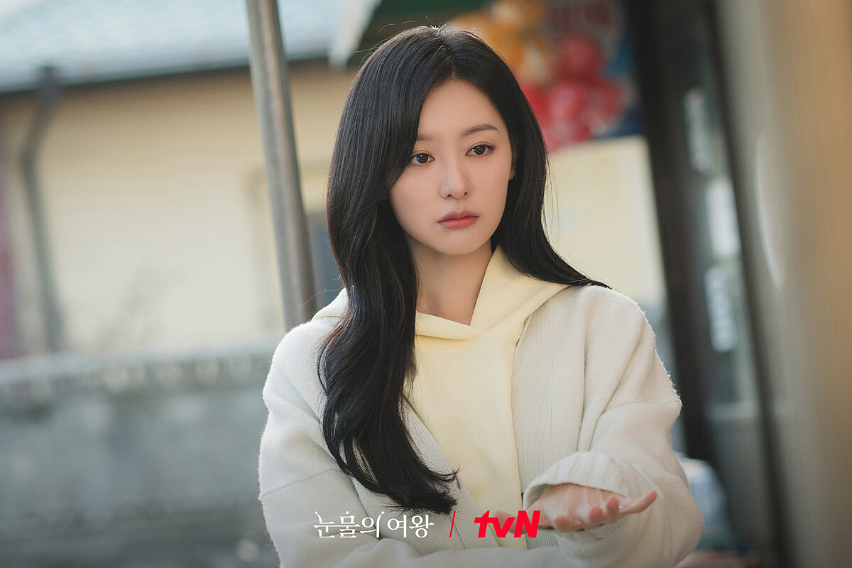 洪海仁第一次植物染，不符合她美甲要求，但期待初雪時指甲不褪色，應驗傳說&rdquo;和初戀相逢&rdquo;