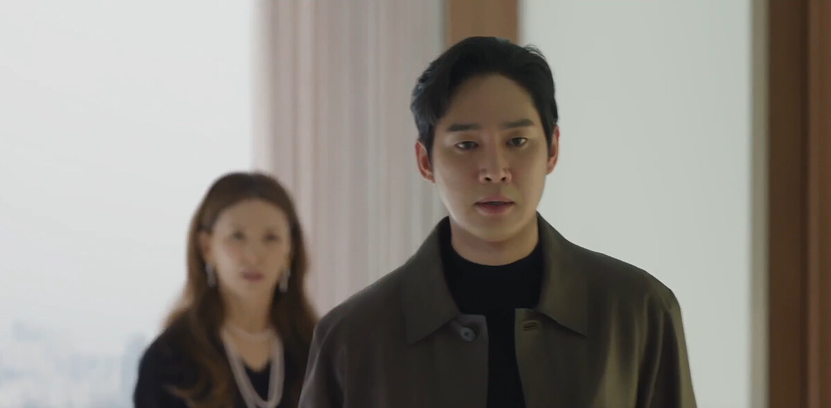 尹殷盛始終孤兒怨，病態愛著洪海仁