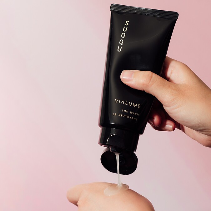 SUQQU 絕緻晶艷潤采潔面乳125g，NT3,850