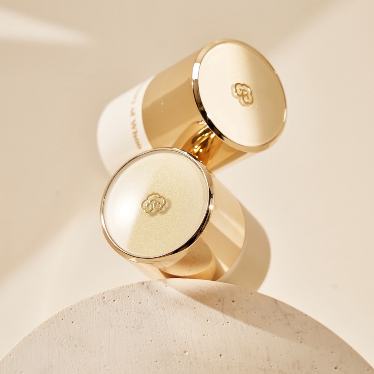 Whoo后皇后之吻純金修護唇萃情境圖。