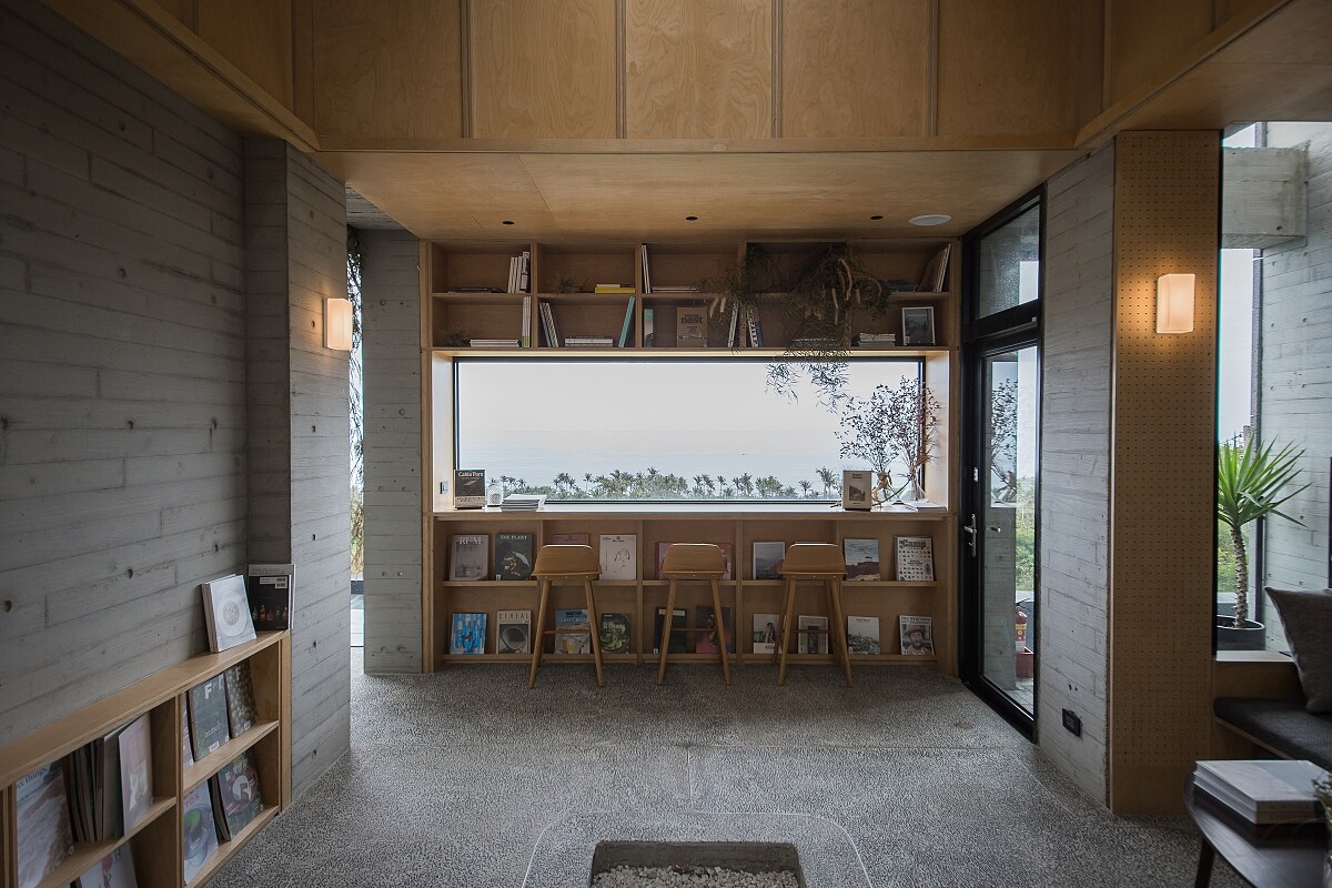 二樓則設置了閱讀室，並邀請台北知名的「boven 雜誌圖書館」選書。