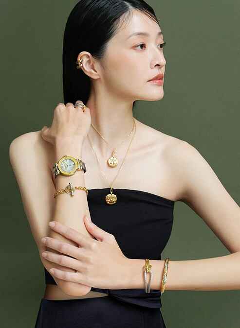 St-Tropez&trade; Navigator Cruise 腕錶、St-Tropez Mariner 手鍊、Celtic Knot戒指(右手)、Celtic Dream手環、Celtic Knot手環(左手)、Celtic Zodiac項鍊& HUGGIES 耳骨夾。