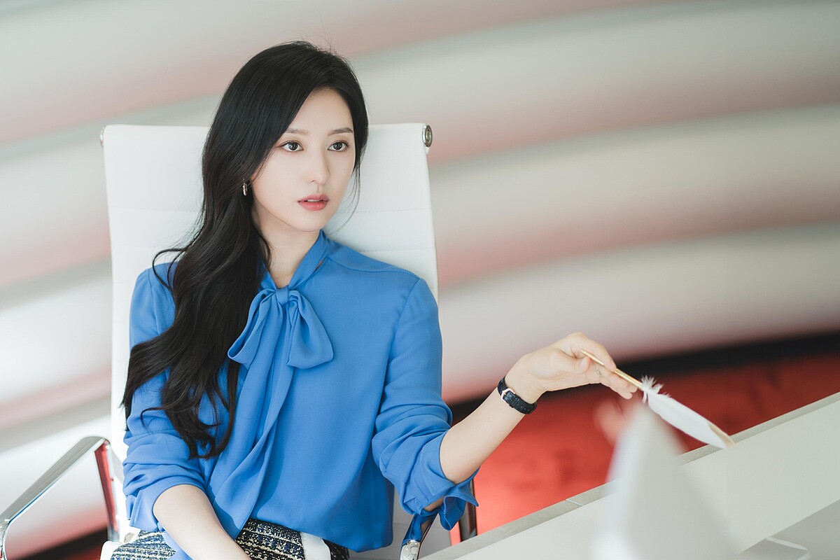 《淚之女王》金智媛飾演百貨公司社長。