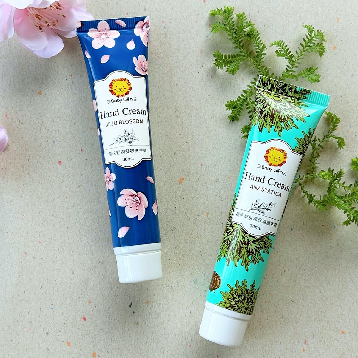 獅子寶寶Baby Lion復活草水潤保濕護手霜&櫻花輕潤舒敏護手霜。