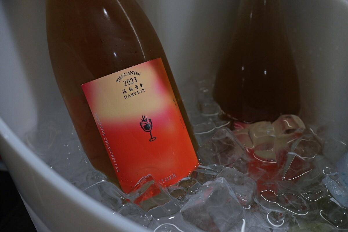 提供多款酒精、軟性飲料。