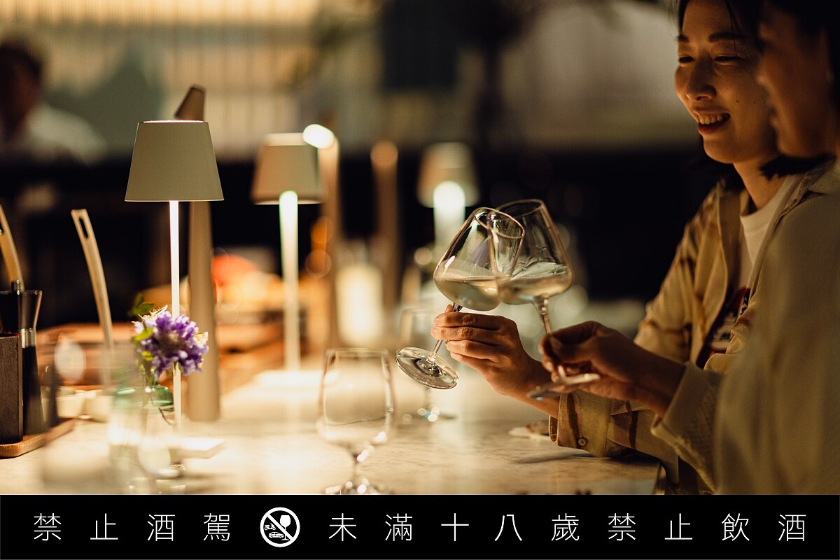 「煮山川」推出每個月限定時段的夜間無菜單料理套餐。