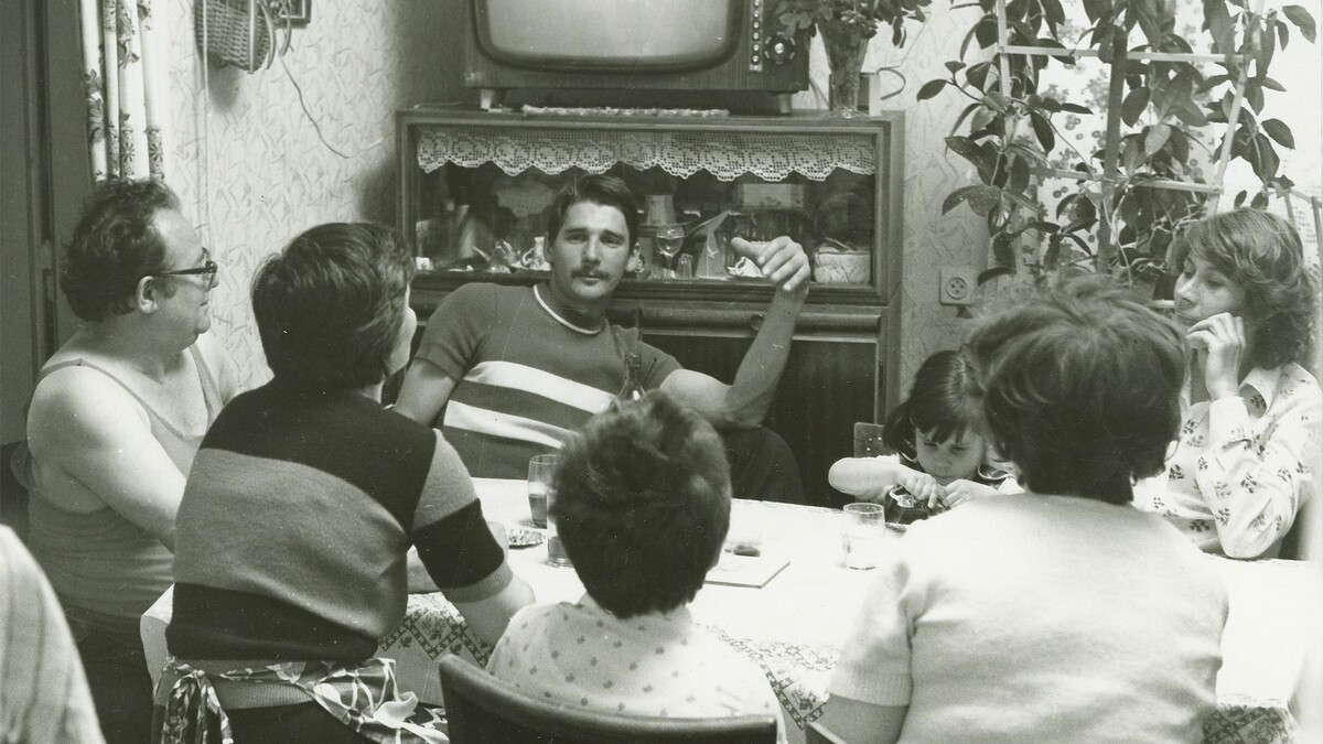 貝拉・塔爾的《家庭公寓》(Family Nest)曾一舉拿下德國曼漢姆國際影展最大獎