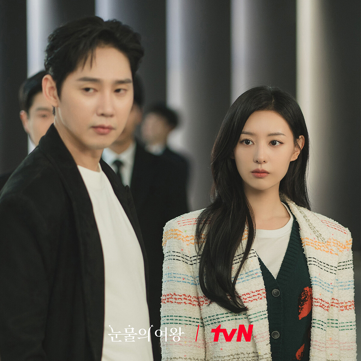 尹殷盛告訴洪海仁假消息並且隔離她與洪家人